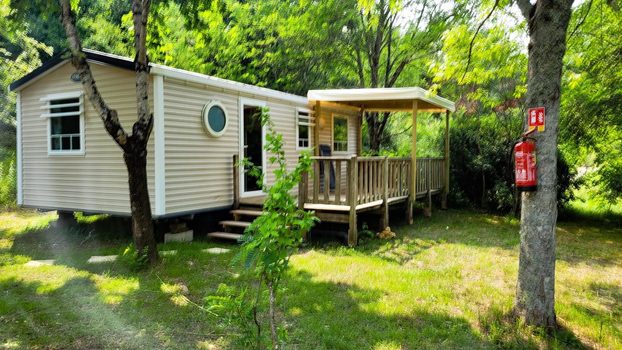 Camping Les Terrasses De Dordogne Rouffignac Saint-Cernin Екстериор снимка