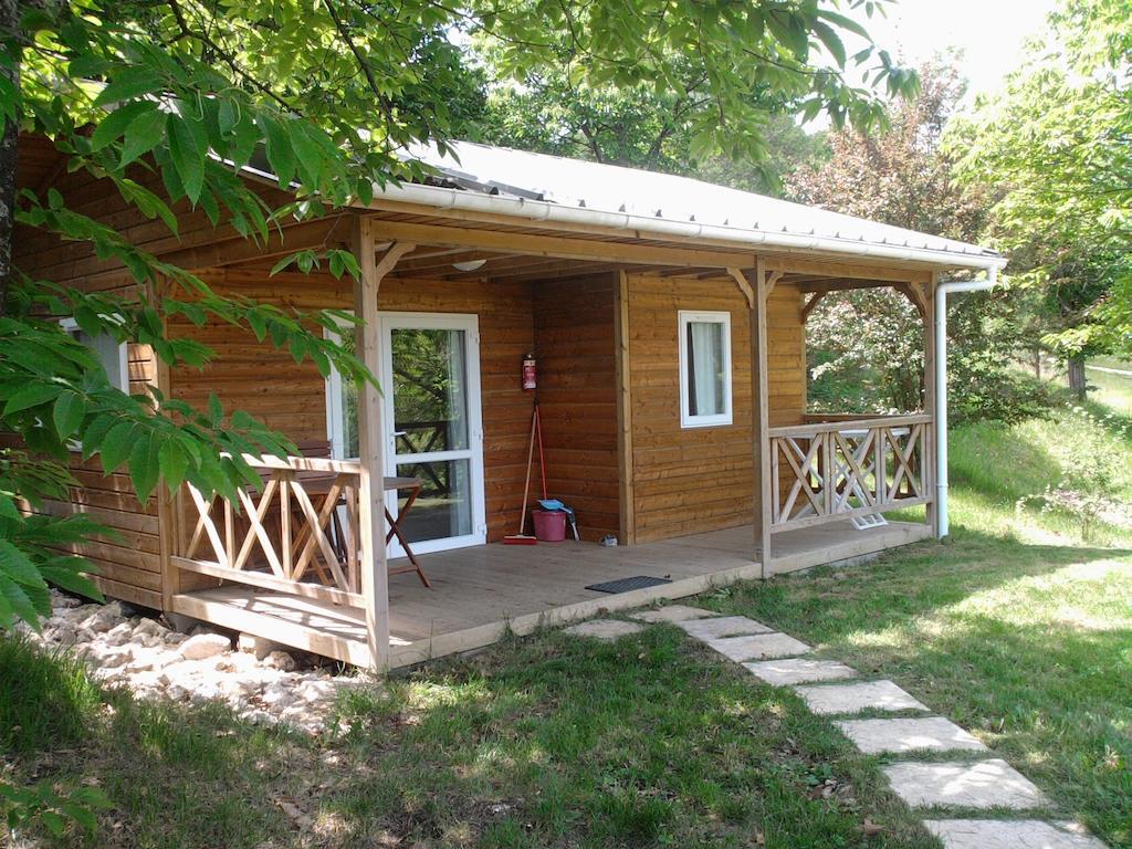 Camping Les Terrasses De Dordogne Rouffignac Saint-Cernin Стая снимка