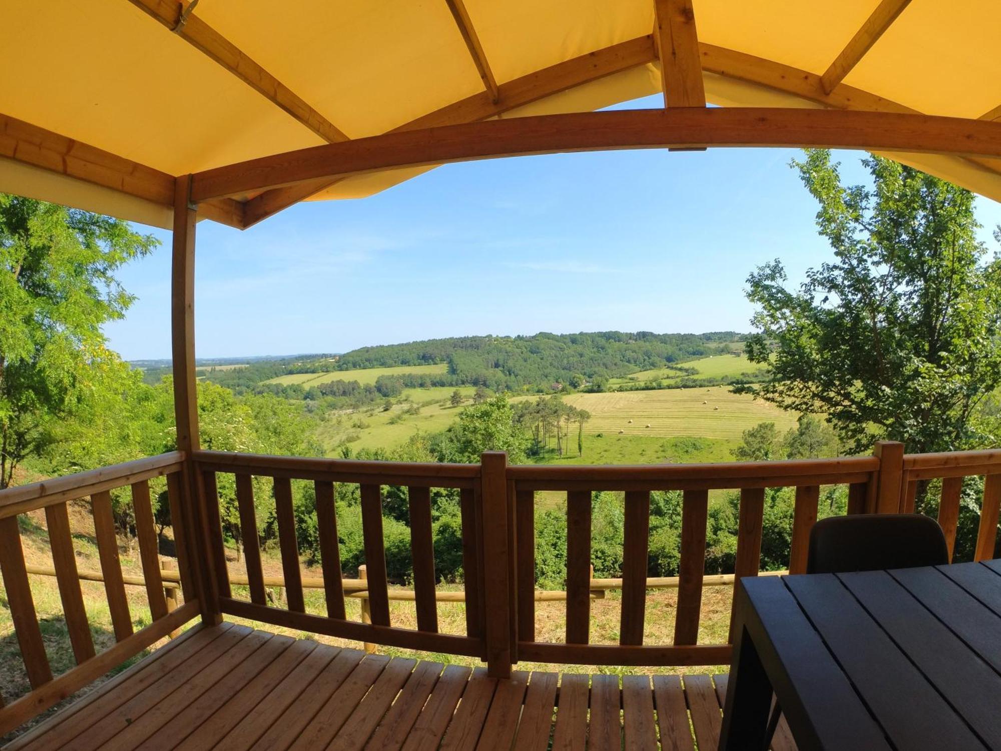 Camping Les Terrasses De Dordogne Rouffignac Saint-Cernin Стая снимка
