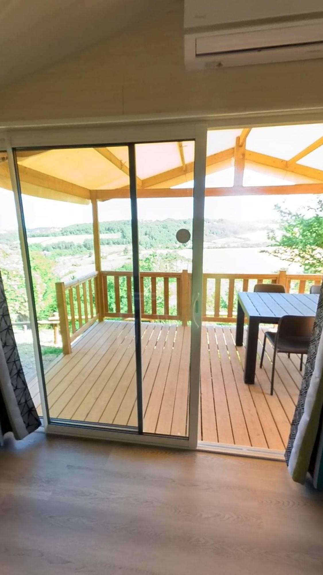 Camping Les Terrasses De Dordogne Rouffignac Saint-Cernin Стая снимка